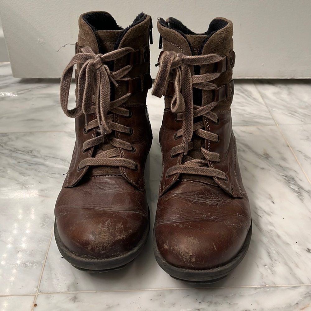 Women’s leather boots